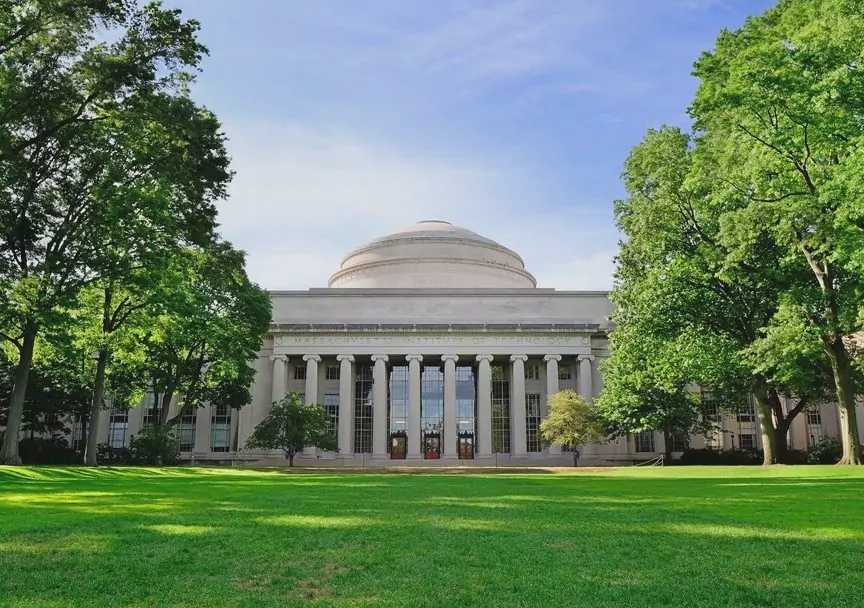 加拿大劳里埃大学